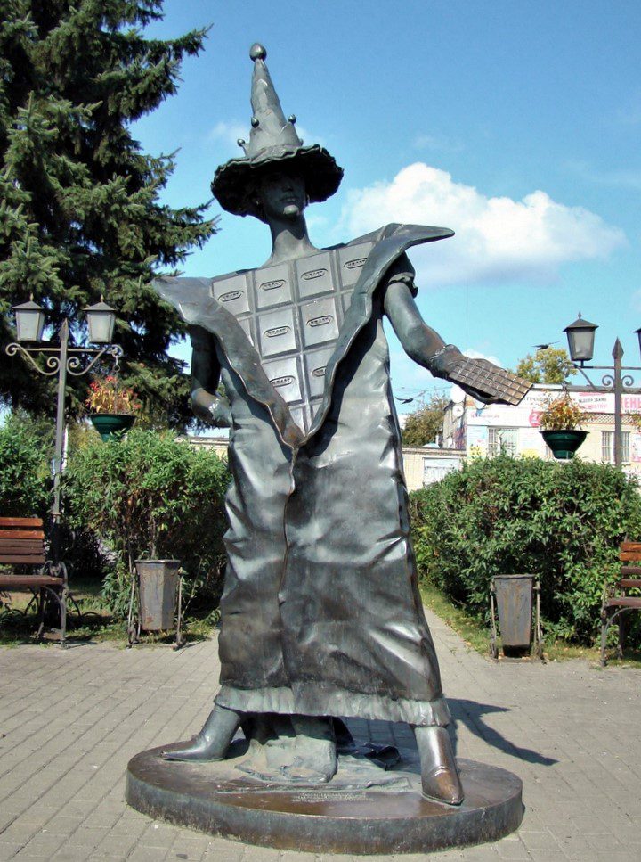 Уникальный памятник шоколадке в Покрове